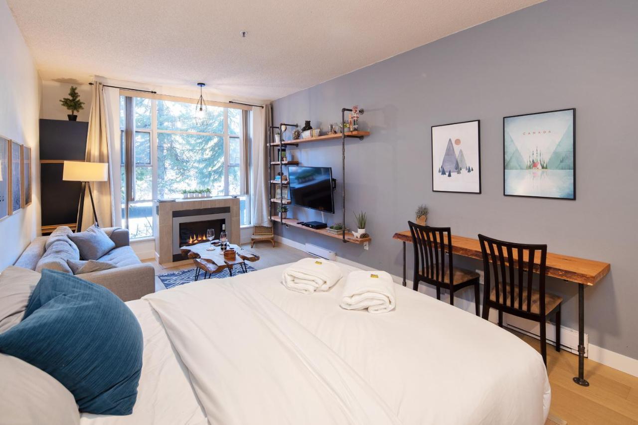 Bright Suite At Ski In/Out Glacier Lodge! Whistler Exterior photo