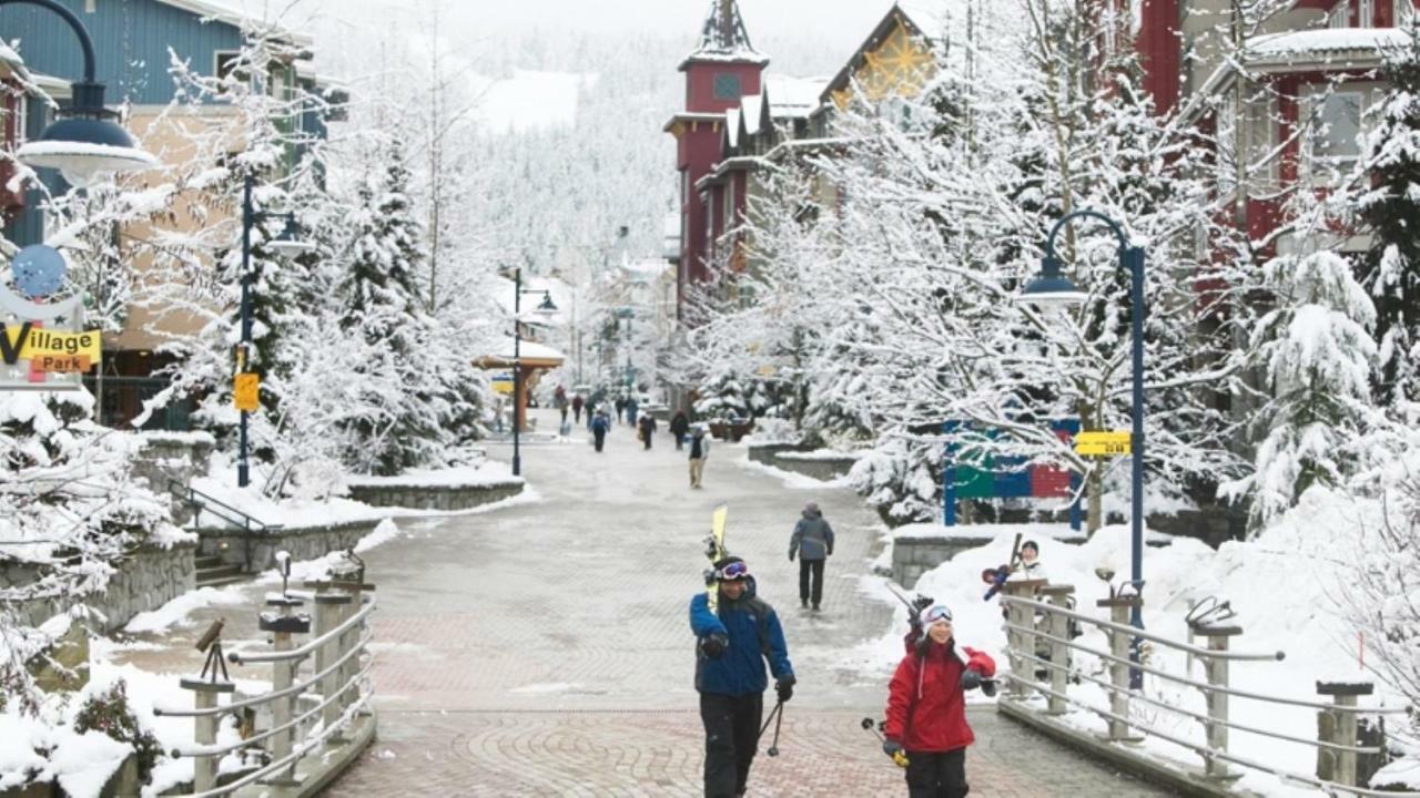 Bright Suite At Ski In/Out Glacier Lodge! Whistler Exterior photo