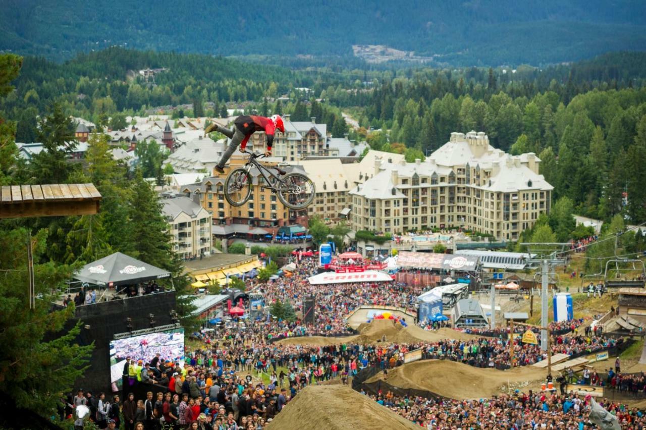 Bright Suite At Ski In/Out Glacier Lodge! Whistler Exterior photo